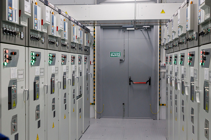 Дюмину и гендиректору «Россетей» Рюмину показали новый питающий центр в Туле