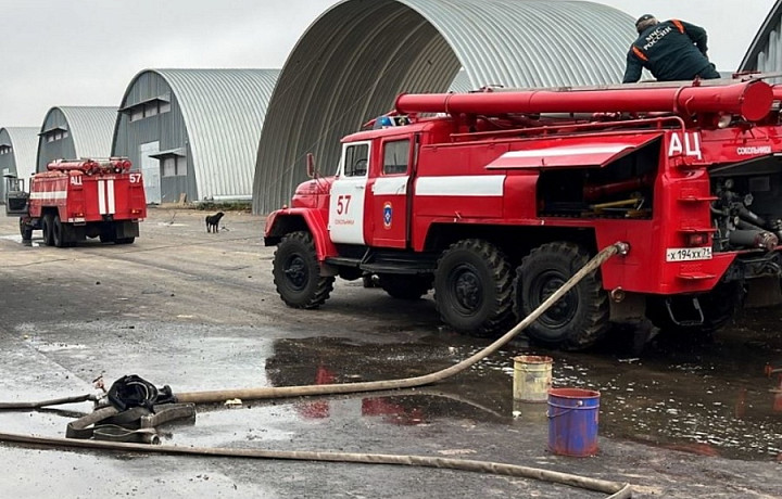В Новомосковске загорелось сооружение: есть пострадавший