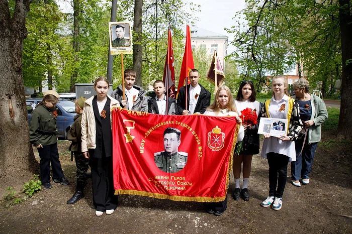 Тульские кадеты и студенты поздравили ветерана Великой Отечественной войны с наступающим Днем Победы