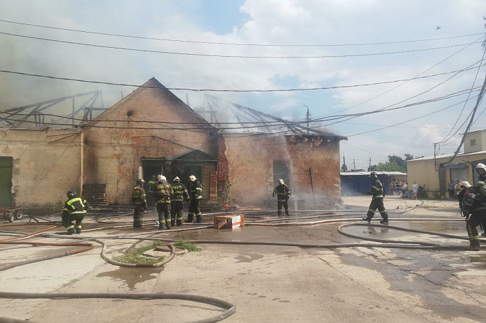 В Туле загорелось кафе на Центральном рынке