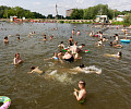 Туляки заполнили пляж Центрального парка в первый рабочий день недели