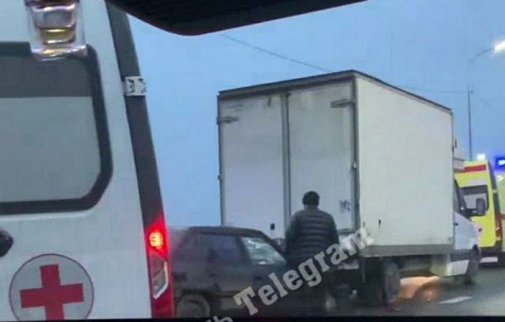 На трассе М-2 в Туле столкнулись Daewoo Nexia и грузовик: пострадала женщина