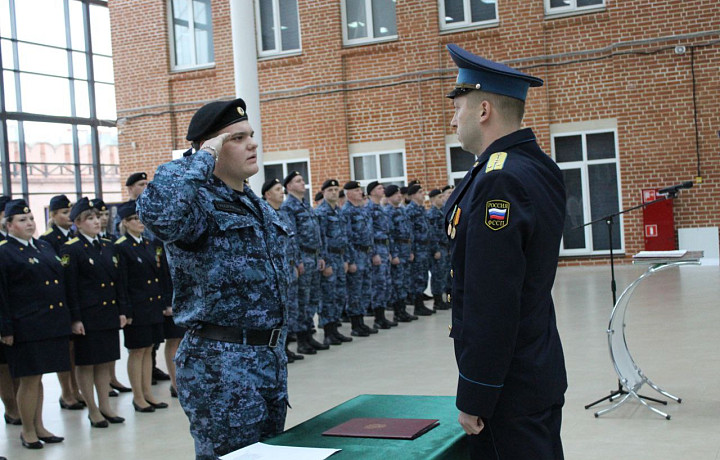 Новобранцы судебных приставов приняли присягу в атриуме Тульского кремля