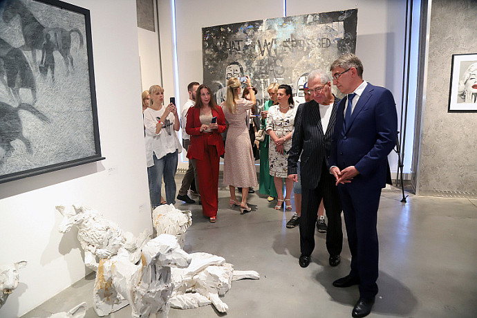 Дмитрий Миляев пригласил туляков на выставку современного искусства
