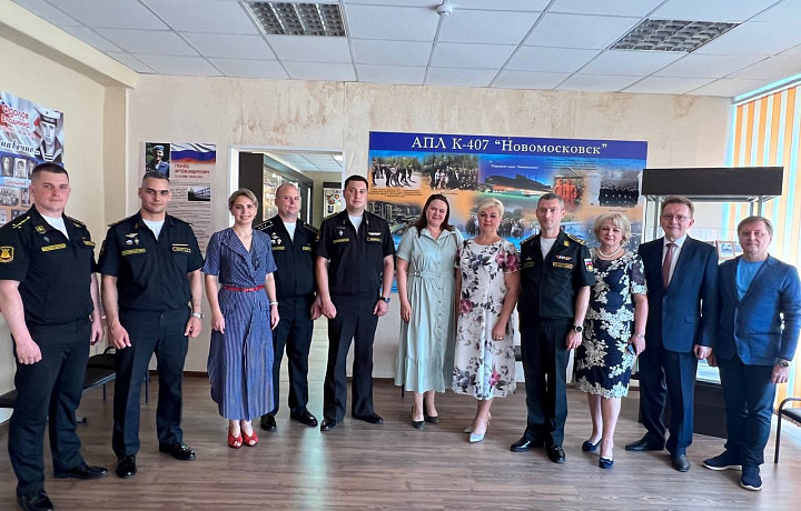 Члены экипажа подводного крейсера «Новомосковск» прибыли в город с дружеским визитом
