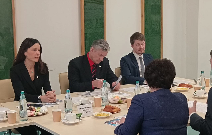 В Туле проходит круглый стол о проблемах демографии: врач Басаргина назвала эгоистами тех, кто не хочет заводить детей из-за отсутствия денег