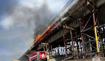 Спасатели потушили пожар на строящемся мосту в Тульской области