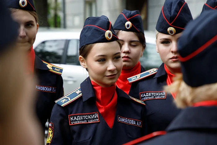 Тульские кадеты и студенты поздравили ветерана Великой Отечественной войны с наступающим Днем Победы