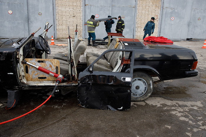 В Туле прошли соревнования среди спасателей по ликвидации последствий ДТП