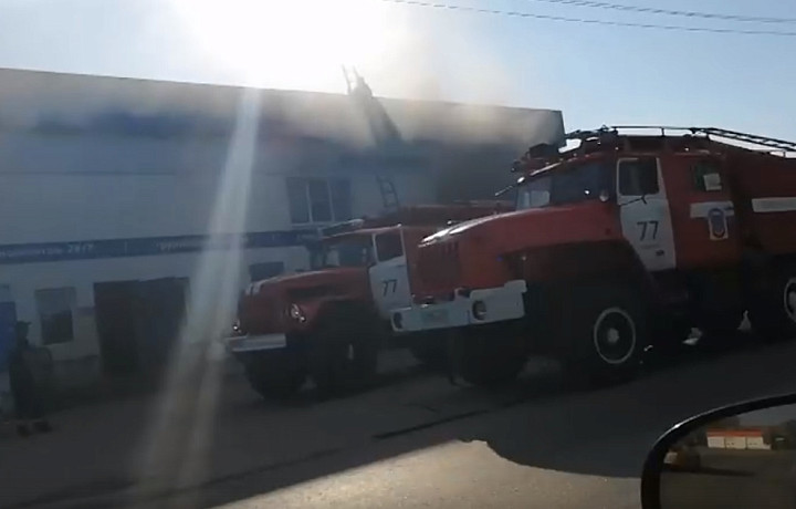 В Донском Тульской области произошел пожар в автосервисе
