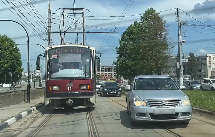 Два трамвая встали на Зареченском мосту в Туле