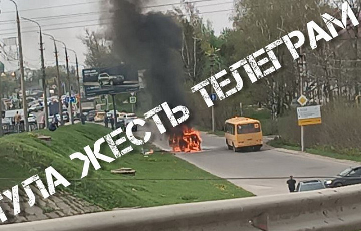 На улице Рязанской в Туле сгорела иномарка