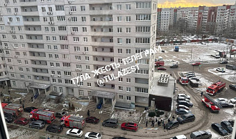 У многоэтажного дома в Туле замечено большое скопление пожарной техники