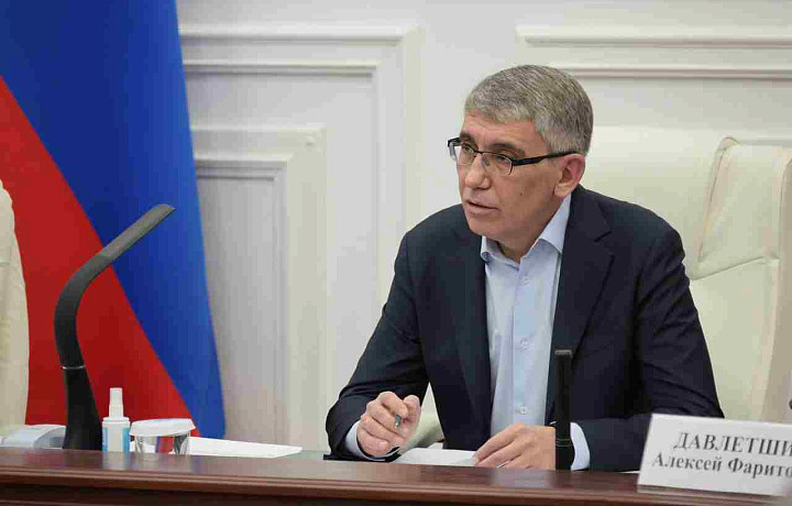 Миляев недоволен работой регоператоров по вывозу мусора в Тульской области