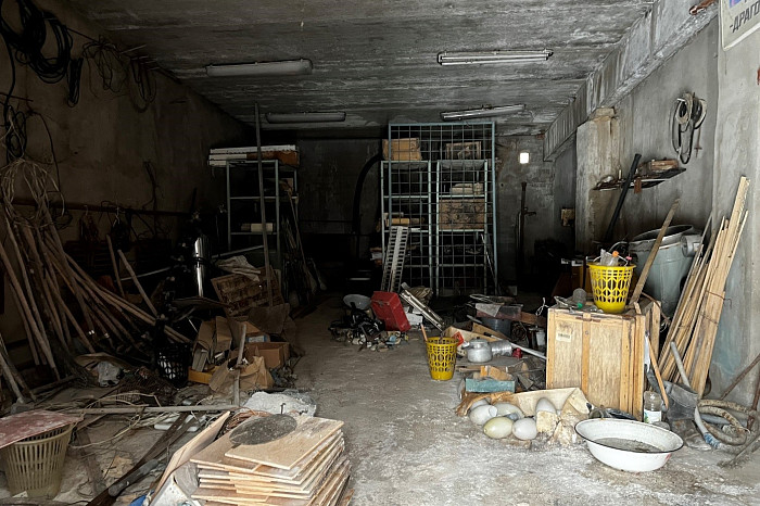 Остались стеклоблоки, граненые стаканы, фотообои и бюст Ленина: под Тулой продают заброшенную советскую спортбазу