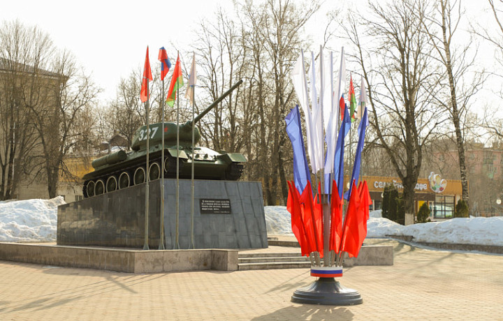 Тулу украсили к 12-й годовщине воссоединения Крыма и Севастополя с Россией