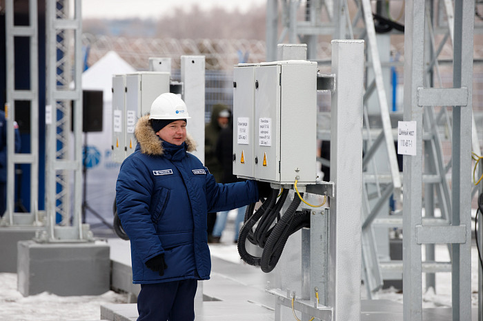 Дюмину и гендиректору «Россетей» Рюмину показали новый питающий центр в Туле