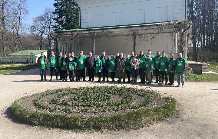 Депутаты Тульской областной Думы высадили 400 деревьев в Ясной Поляне
