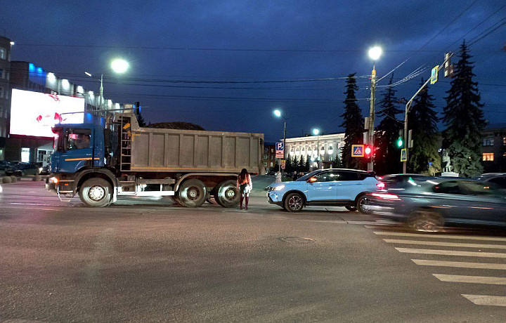 В Туле ДТП у цирка заблокировало движение трамваев