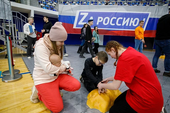 Туляки отработали навыки оказания первой помощи в рамках флешмоба «Дети спасают жизни»