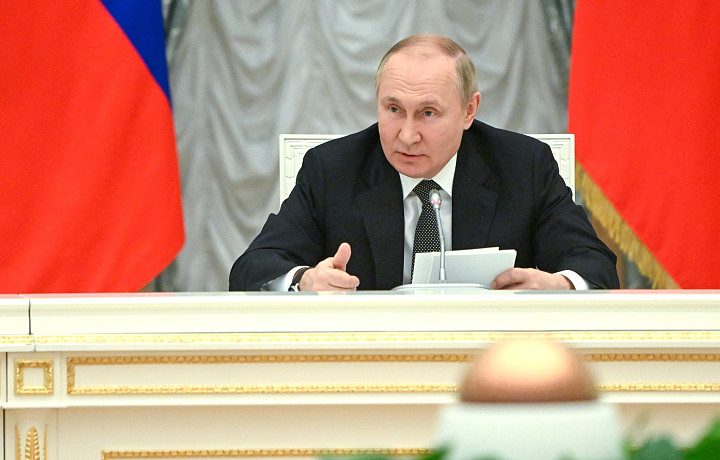 Путин: Россия может рассмотреть вопрос создания «санитарного кордона» на Украине