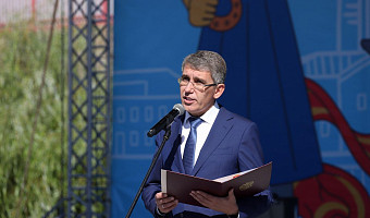 Глава администрации города Дмитрий Миляев поздравил туляков с праздником
