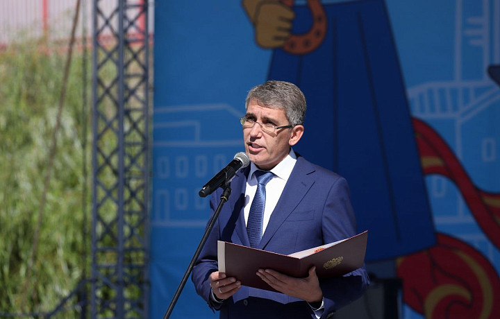 Глава администрации города Дмитрий Миляев поздравил туляков с праздником