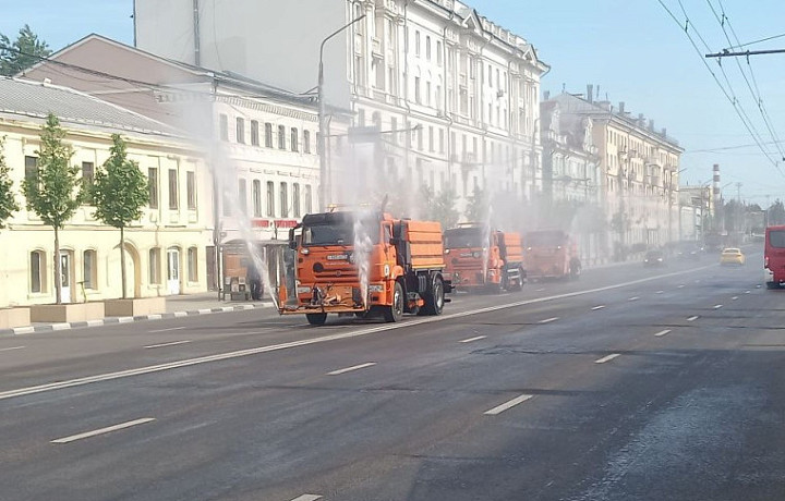 Около 90 единиц техники задействуют в уборке Тулы 27 мая