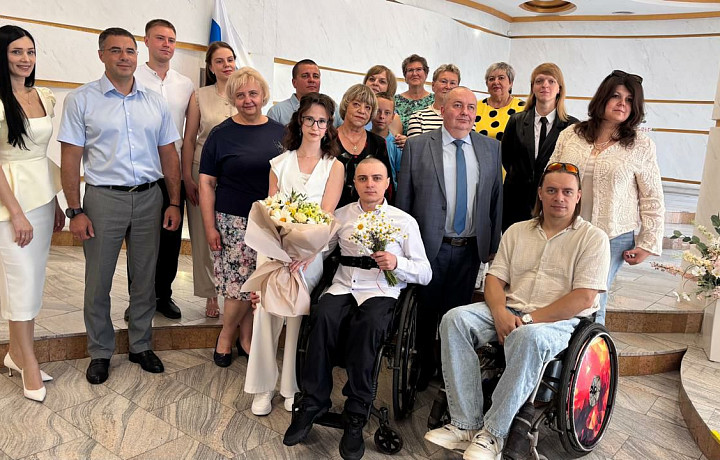 8 – это бесконечность: как любовь к плаванию объединила сердца в День семьи, любви и верности