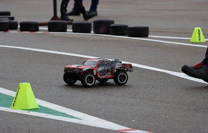 В тульском парке имени Белоусова состоялись соревнования по радиоуправляемым автомоделям