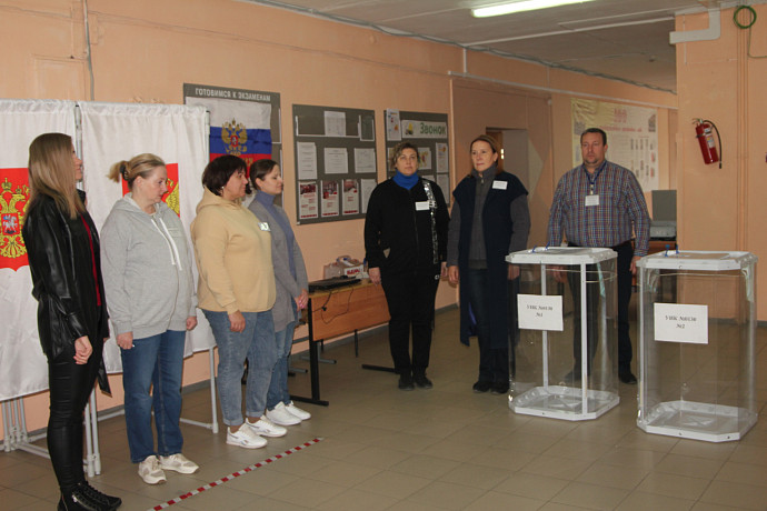 Впервые гимн России прозвучал на открытии избирательных участков в Тульской области