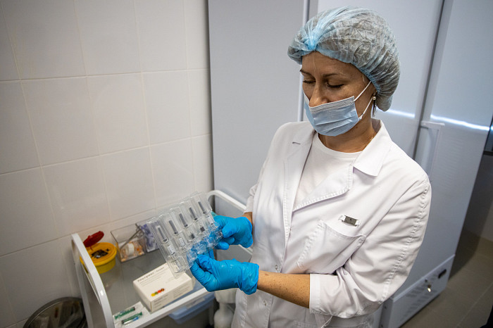 Тульский врач Сорокина заявила о безопасности одновременной вакцинации детей от гриппа и коронавируса