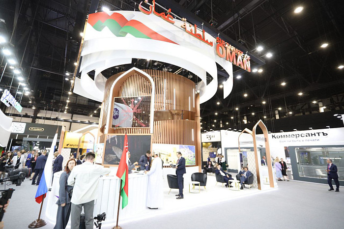 Люди, машины, роскошь: яркие фото третьего дня ПМЭФ-2024