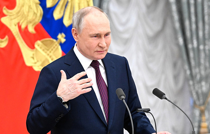 Президент РФ Владимир Путин впервые посетил Донбасс, совершив рабочую поездку в Мариуполь