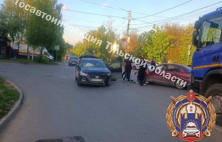 Две иномарки устроили ДТП на улице Станиславского в Туле
