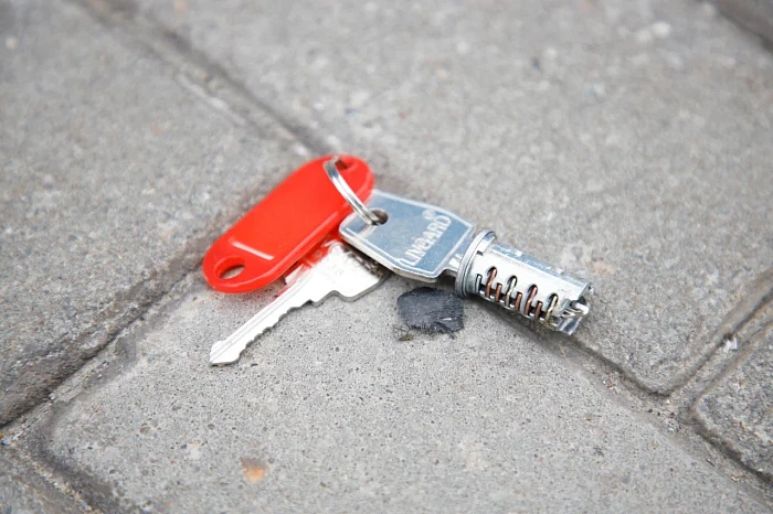 Рабочие начали разбирать здание магазина «Декатлон» в Туле