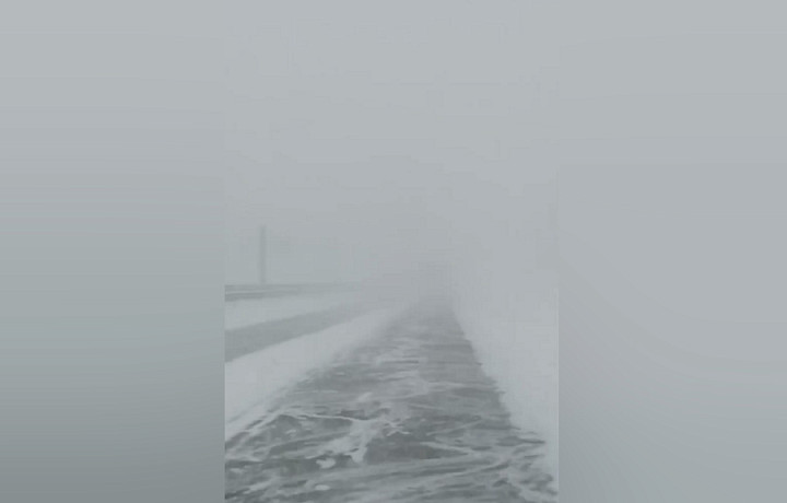 Автомобилистов предупреждают о плохой видимости на тульских трассах из-за метели