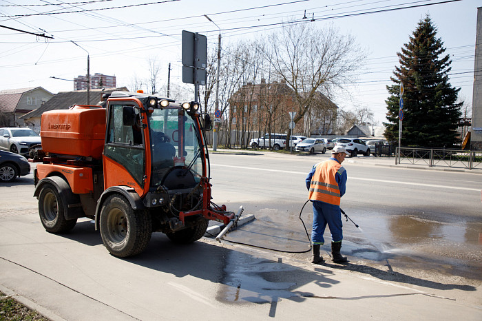 Уборка мусора ведется круглосуточно на тульских улицах