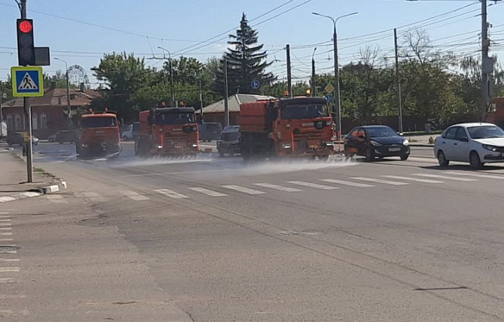 12 августа на уборку Тулы вышли около 300 рабочих и 60 единиц техники