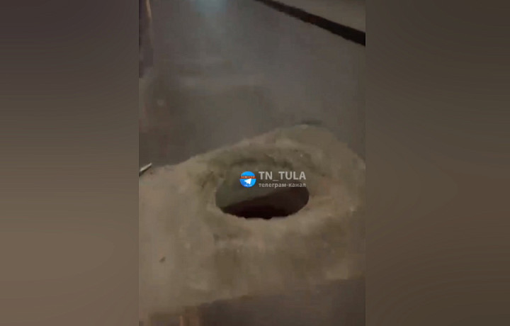 Жители Тулы пожаловались на открытый люк на улице Рязанской
