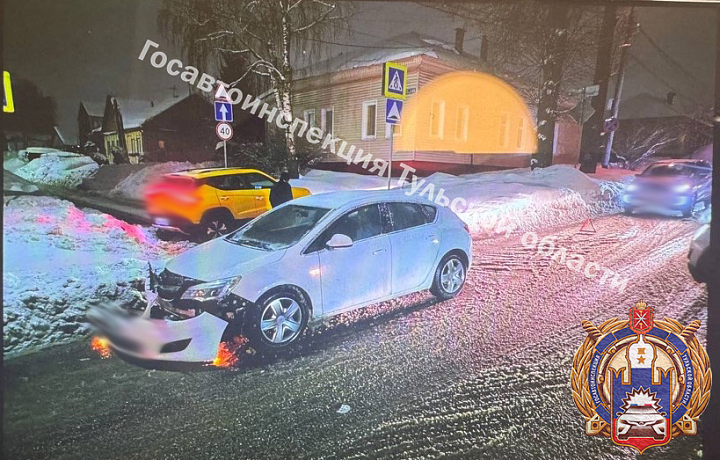 Девушка пострадала при столкновении «Москвича» и Opel на улице Льва Толстого в Туле