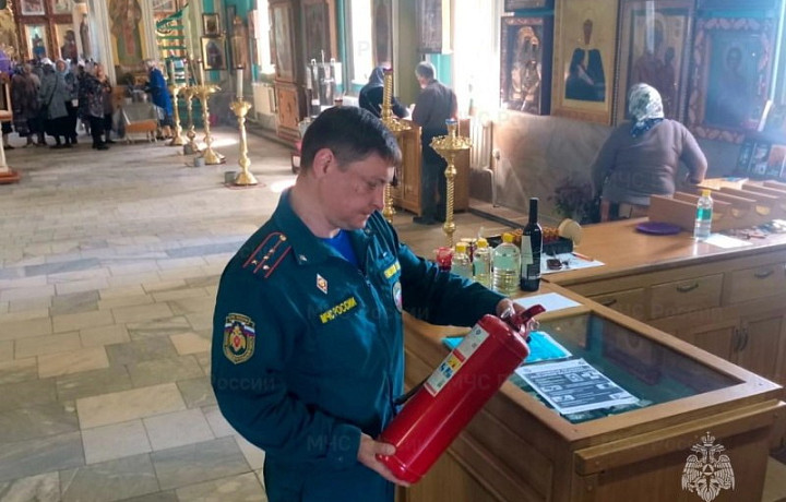 В канун Пасхи тульские спасатели проверили храмы