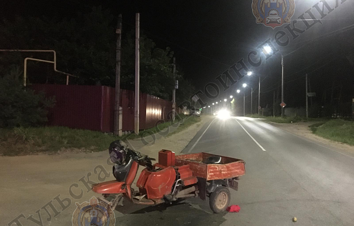 В селе Хрущево под Тулой мотороллер «Муравей» врезался в автомобиль Opel Astra