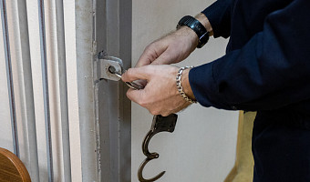 Бывшим тульским полицейским огласили приговор по делу о продаже данных об умерших