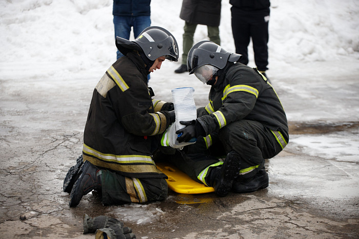 В Туле прошли соревнования среди спасателей по ликвидации последствий ДТП