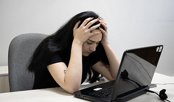 Эксперт рассказал, почему почасовую оплату труда отследить невозможно