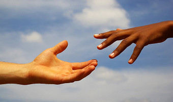 Признавать изменения партнера: психолог рассказал, почему пары разводятся после десятилетий брака