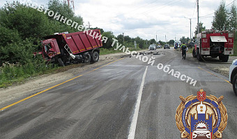 В Богородицком районе водитель Toyota столкнулся с КамАЗом