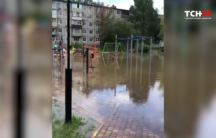 Тулячка назвала причиной затопления сквера на улице Епифанской неправильно построенную дренажную систему