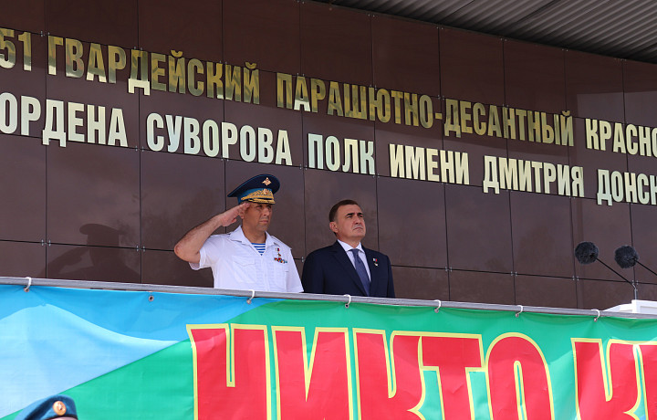 Командир тульской 106-й дивизии ВДВ Владимир Селиверстов вернулся на службу из отпуска